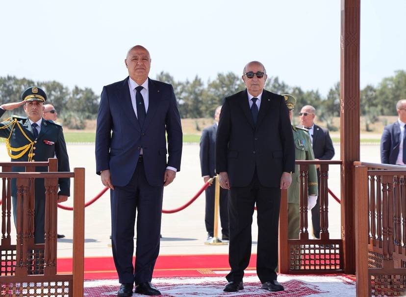 رئيس الجمهورية يستقبل نظيره اللبناني بمطار هواري بومدين الدولي
