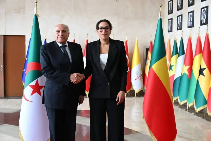 Attaf s'entretient à Cotonou avec son homologue béninoise