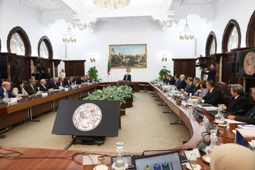 Le président de la République préside une réunion du Conseil des ministres